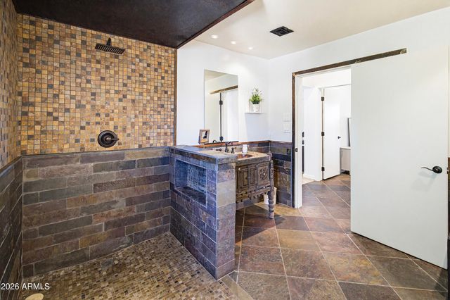 4030 E STANFORD Drive, Phoenix, AZ 85018