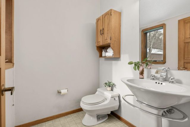 1054 Cottonwood Drive, Hudson, WI 54016