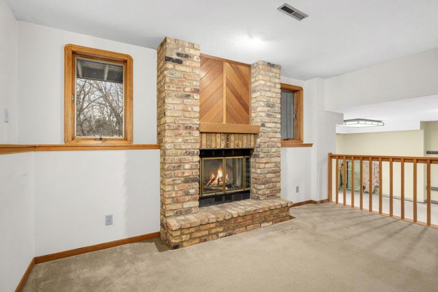 1054 Cottonwood Drive, Hudson, WI 54016