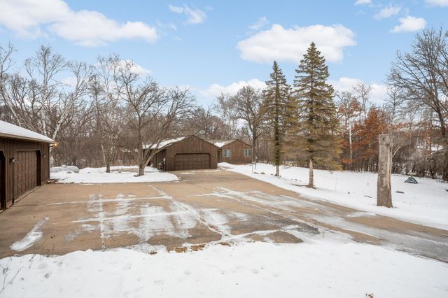 1054 Cottonwood Drive, Hudson, WI 54016