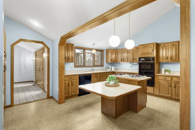 1054 Cottonwood Drive, Hudson, WI 54016