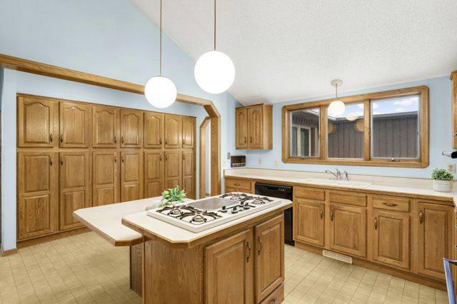 1054 Cottonwood Drive, Hudson, WI 54016