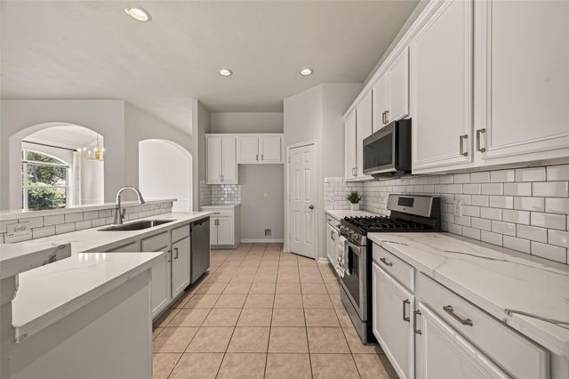 14207 Rolling Hills Lane, Rosharon, TX 77583