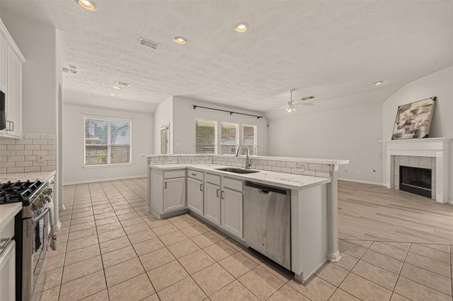 14207 Rolling Hills Lane, Rosharon, TX 77583