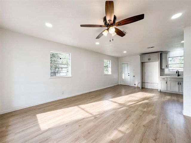 304 Avenue F, Brazoria, TX 77422