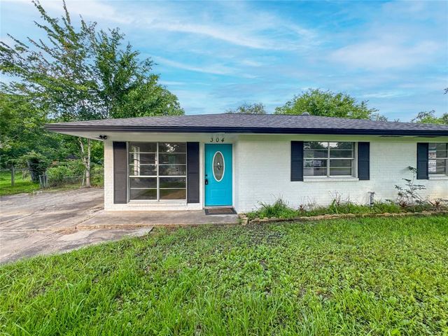 304 Avenue F, Brazoria, TX 77422