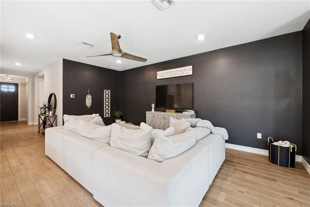 15361 Floresta LN, Fort Myers, FL 33908