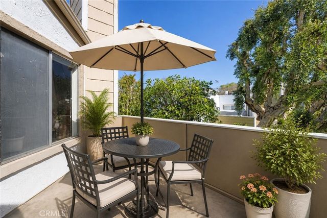 18408 Hatteras Street, Tarzana, CA 91356
