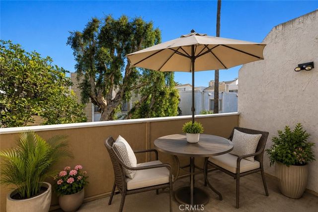 18408 Hatteras Street, Tarzana, CA 91356