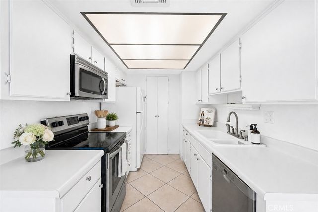18408 Hatteras Street, Tarzana, CA 91356