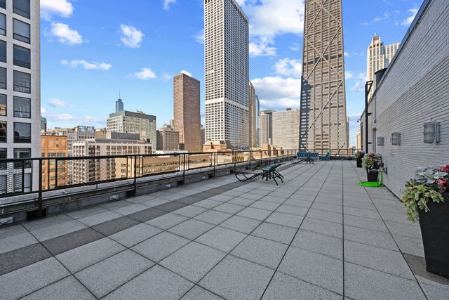 253 E Delaware Place 17D, Chicago, IL 60611