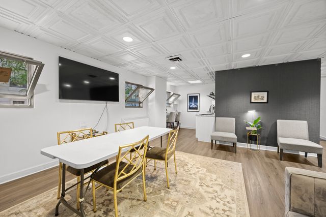 253 E Delaware Place 17D, Chicago, IL 60611