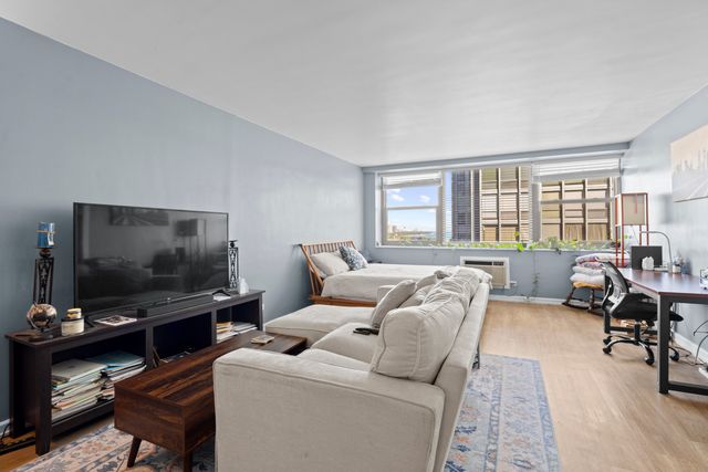 253 E Delaware Place 17D, Chicago, IL 60611