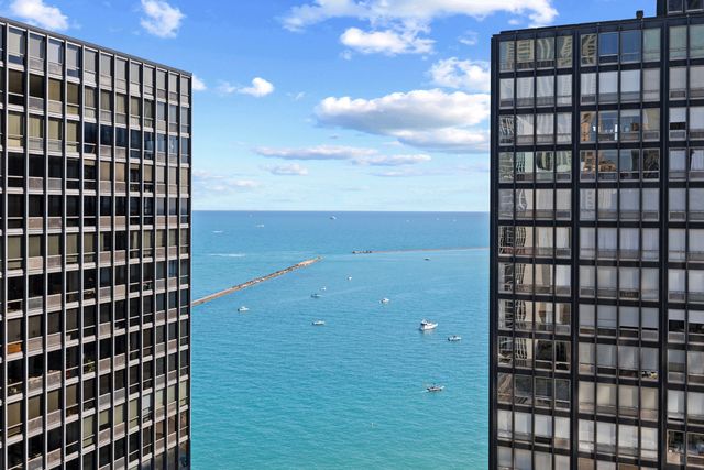 253 E Delaware Place 17D, Chicago, IL 60611