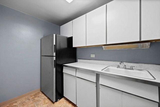 253 E Delaware Place 17D, Chicago, IL 60611