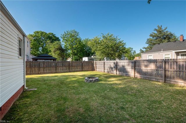 1336 W Norcova DR, Norfolk, VA 23502