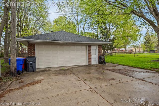 17469 Doris, Fraser, MI 48026