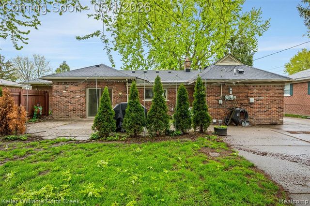 17469 Doris, Fraser, MI 48026