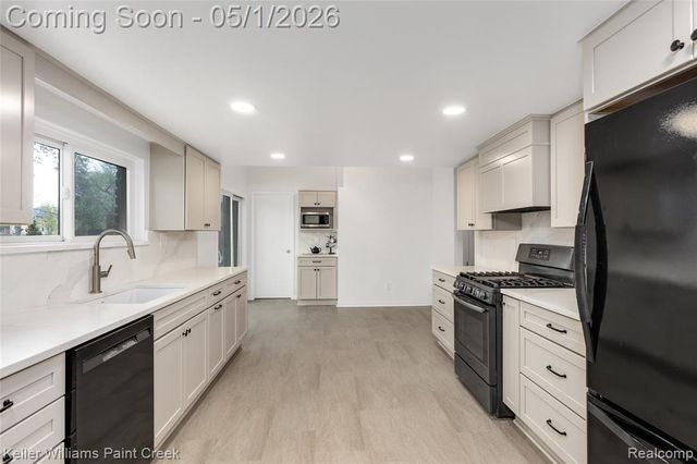 17469 Doris, Fraser, MI 48026