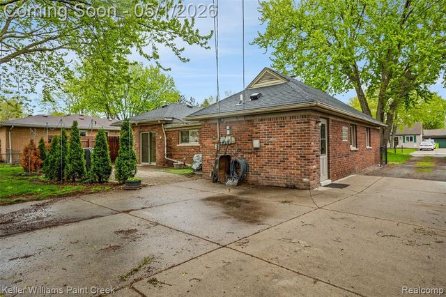 17469 Doris, Fraser, MI 48026