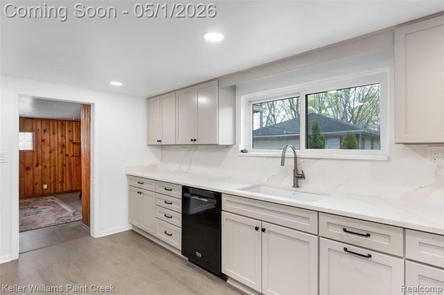 17469 Doris, Fraser, MI 48026