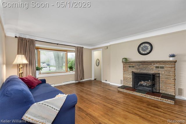 17469 Doris, Fraser, MI 48026