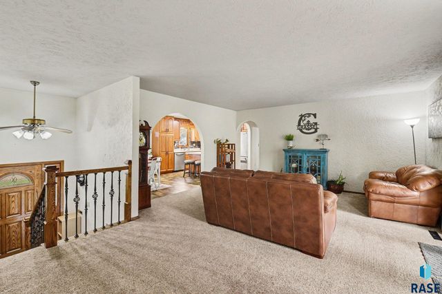 2321 S Mockingbird Cir Circle, Sioux Falls, SD 57103