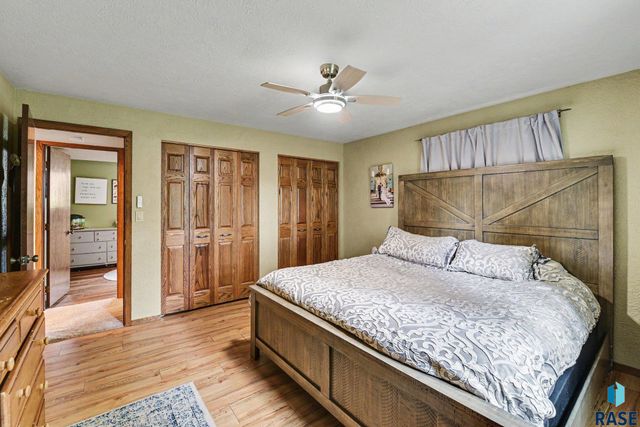 2321 S Mockingbird Cir Circle, Sioux Falls, SD 57103