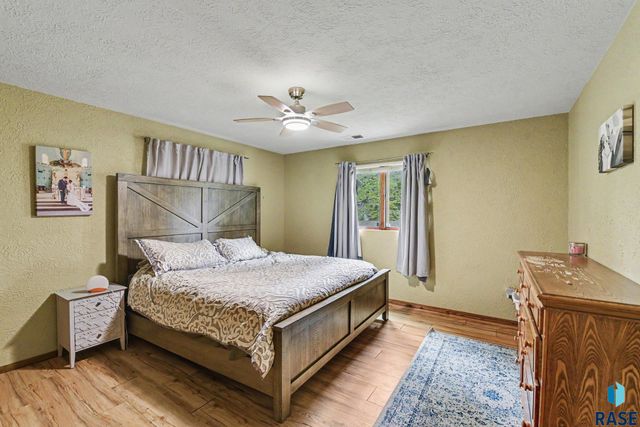2321 S Mockingbird Cir Circle, Sioux Falls, SD 57103