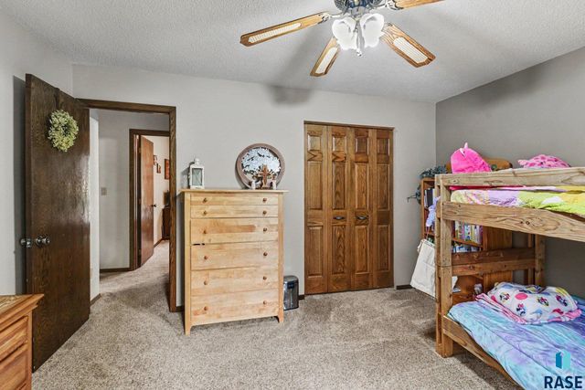 2321 S Mockingbird Cir Circle, Sioux Falls, SD 57103