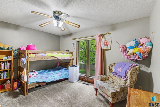 2321 S Mockingbird Cir Circle, Sioux Falls, SD 57103