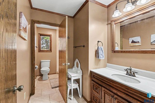 2321 S Mockingbird Cir Circle, Sioux Falls, SD 57103