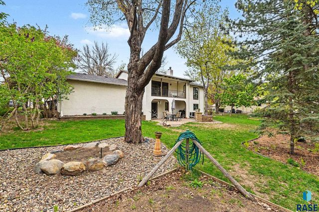2321 S Mockingbird Cir Circle, Sioux Falls, SD 57103