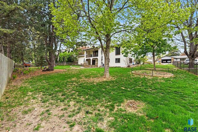 2321 S Mockingbird Cir Circle, Sioux Falls, SD 57103