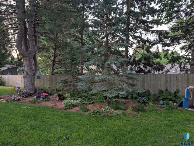 2321 S Mockingbird Cir Circle, Sioux Falls, SD 57103
