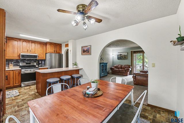 2321 S Mockingbird Cir Circle, Sioux Falls, SD 57103
