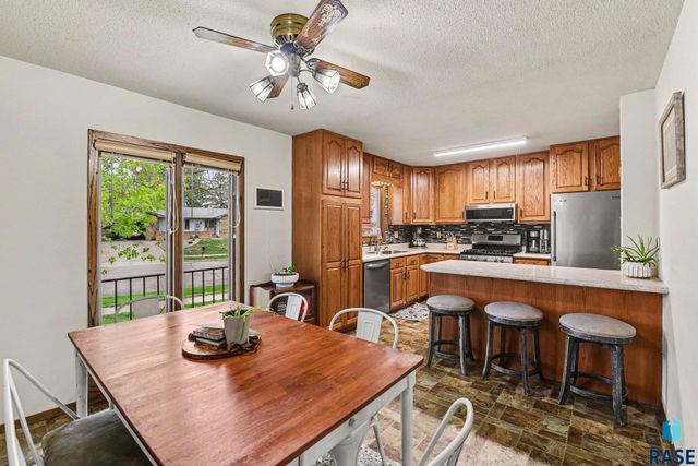 2321 S Mockingbird Cir Circle, Sioux Falls, SD 57103