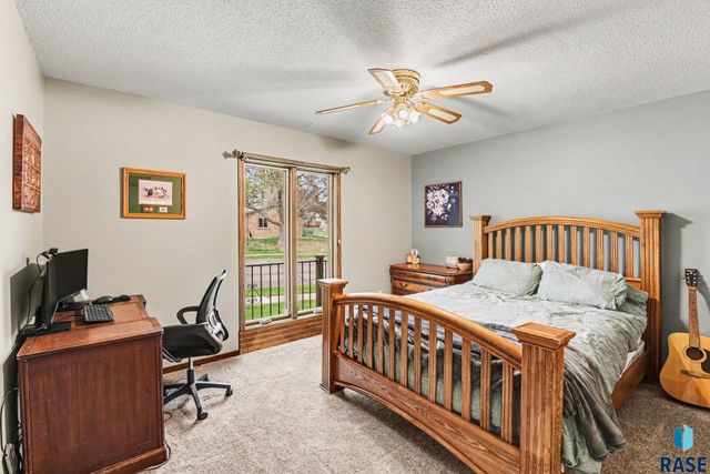 2321 S Mockingbird Cir Circle, Sioux Falls, SD 57103