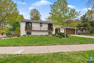 2321 S Mockingbird Cir Circle, Sioux Falls, SD 57103