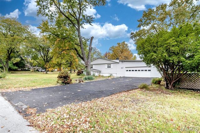 311 Utz Lane, Hazelwood, MO 63042