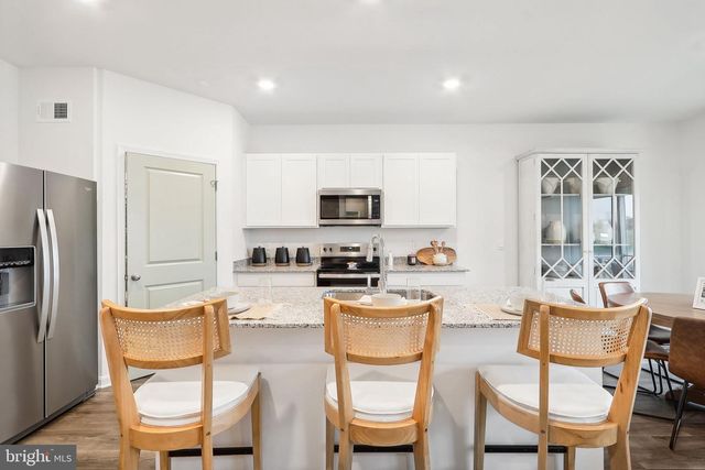 111 STEARNS DR, Stephens City, VA 22655