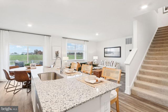 111 STEARNS DR, Stephens City, VA 22655