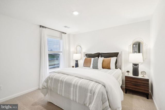 111 STEARNS DR, Stephens City, VA 22655