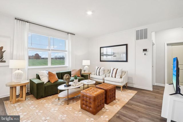 111 STEARNS DR, Stephens City, VA 22655