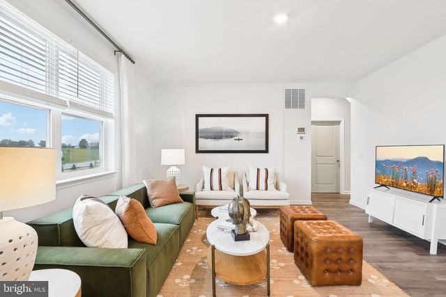 111 STEARNS DR, Stephens City, VA 22655