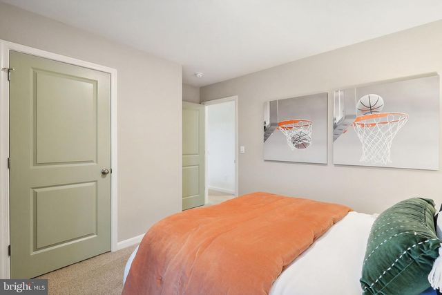 111 STEARNS DR, Stephens City, VA 22655