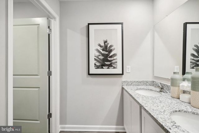 111 STEARNS DR, Stephens City, VA 22655