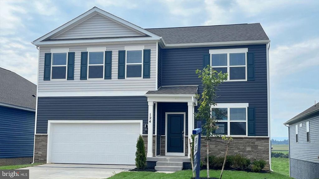 111 STEARNS DR, Stephens City, VA 22655