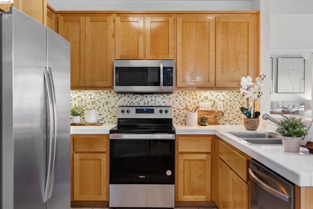 655 12Th St 205, Oakland, CA 94607