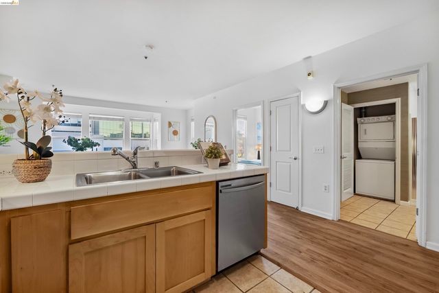 655 12Th St 205, Oakland, CA 94607